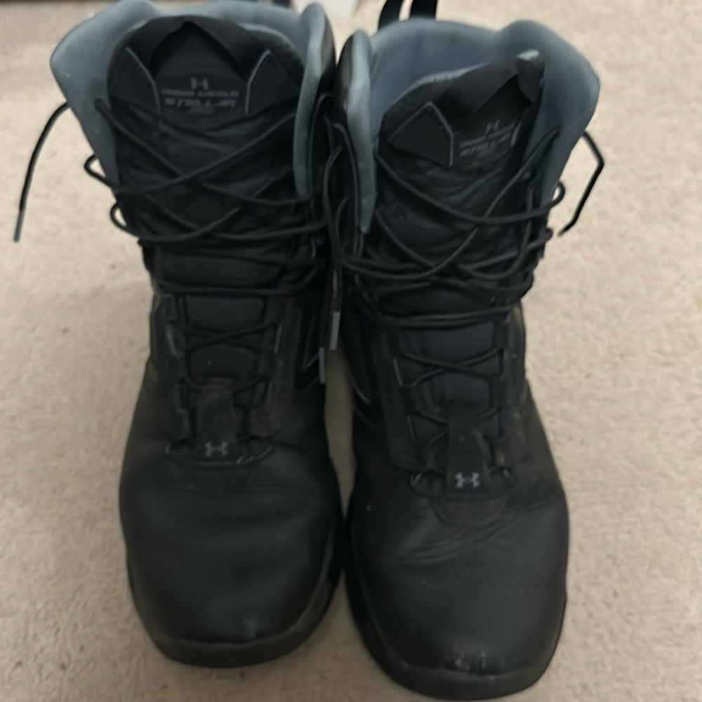 Under armour boots. Size 11.5. Only worn a few times.